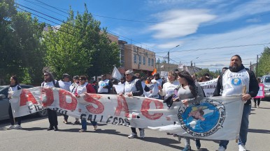 ADOSAC vuelve a la mesa de negociación tras paros por salarios