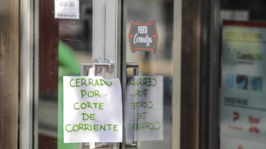 Corte de energía en Santa Cruz: una localidad además no tendría servicio de agua,  con pérdidas millonarias y con un sector que realizó un pedido al Estado que "tendría que haberlo previsto"