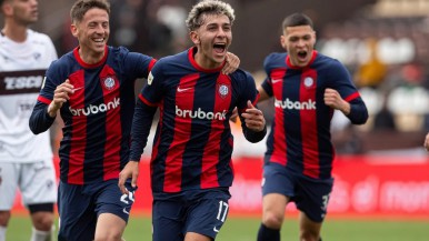 Un jugador de San Lorenzo empezó a faltar a las prácticas y apareció jugando la copa que organiza el Kun Agüero: le rescindieron el contrato  