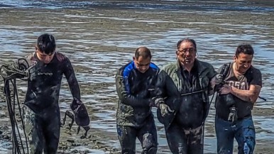 Personal del GERS rescata a un hombre que quedó atrapado en la costanera de Río Gallegos