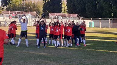 Escorpión goleó en El Calafate pero Boxing quedó puntero en la zona 2 del Torneo Regional