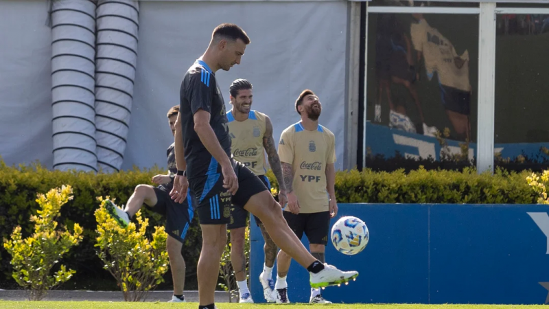 Los cambios que planea Scaloni para el partido ante Per