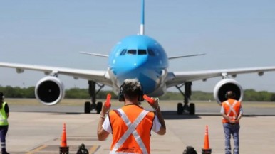 Los funcionarios del Estado ya no estarán obligados a contratar a Aerolíneas Argentinas con "exclusividad"