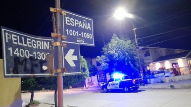 Santa Cruz: dos hermanos fueron "a buscar pelea" y uno de ellos terminó tirado en la calle herido por un arma blanca 