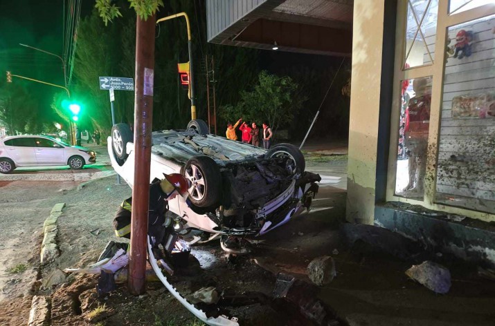 Exceso de velocidad y otro fuerte vuelco en Perito Moreno