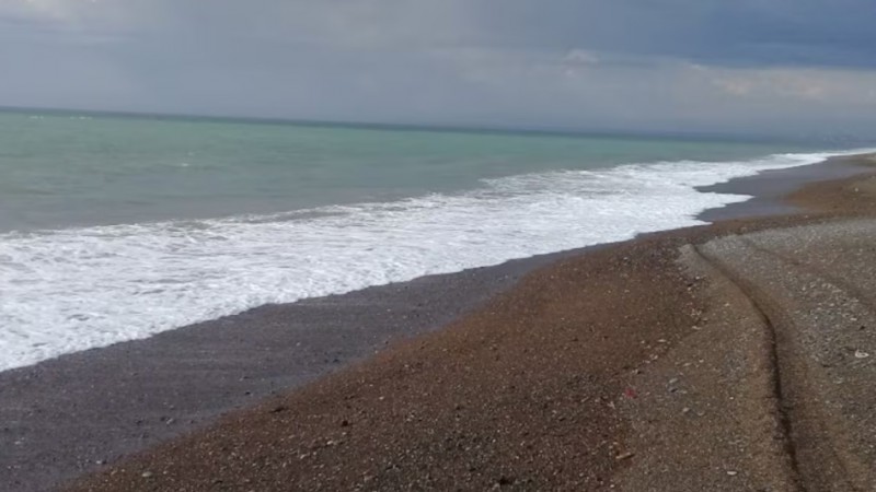 Una playa de la Patagonia, escondida, elegida como una de las mejores del continente en un ranking internacional