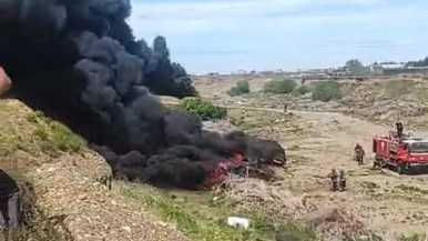 Cobertura de Nuevo Día en el lugar: incendio de grandes proporciones en el barrio San Benito de Río Gallegos