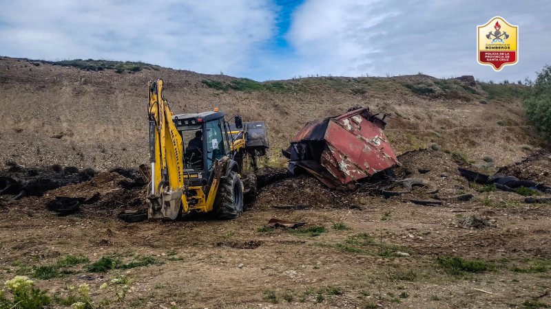 Ro Gallegos: pudieron extinguir totalmente el incendio en el San Benito y Bomberos piden a los vecinos no quemar basura