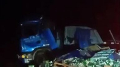 Un camión con cervezas despistó en la ruta 3