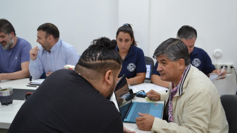 "Existe la posibilidad que una resolucin de nuestro ministerio disponga que se liquiden los saberes conforme el aumento propuesto", dijo Aravena sobre si no hay acuerdo con ADOSAC