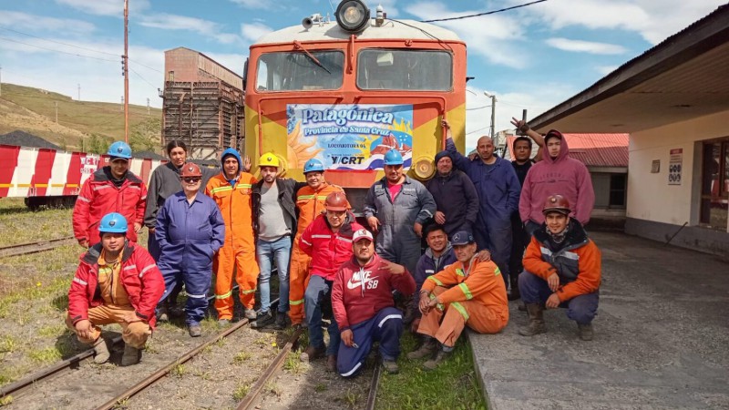 YCRT oficializ el nombre de dos locomotoras como homenaje a la provincia de Santa Cruz y a las Islas Malvinas