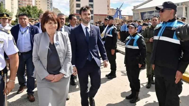 Video en la Patagonia: una orquesta le toc "Quin se ha tomado todo el vino" a Patricia Bullrich