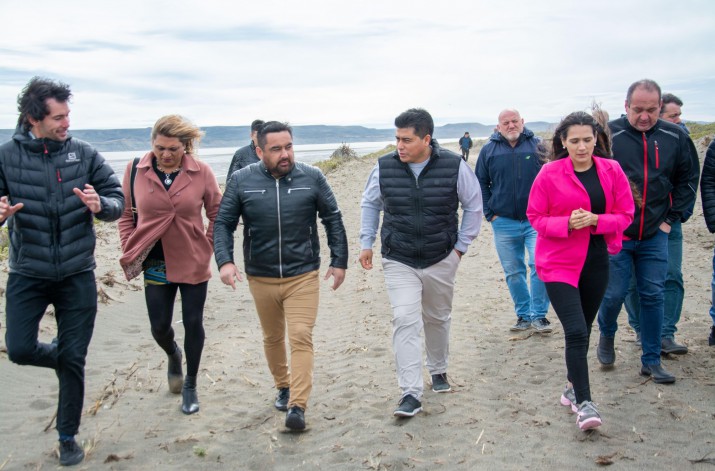 El gobernador junto a funcionarios provinciales y concejales de su espacio poltico. Foto: Gobierno&nbsp;