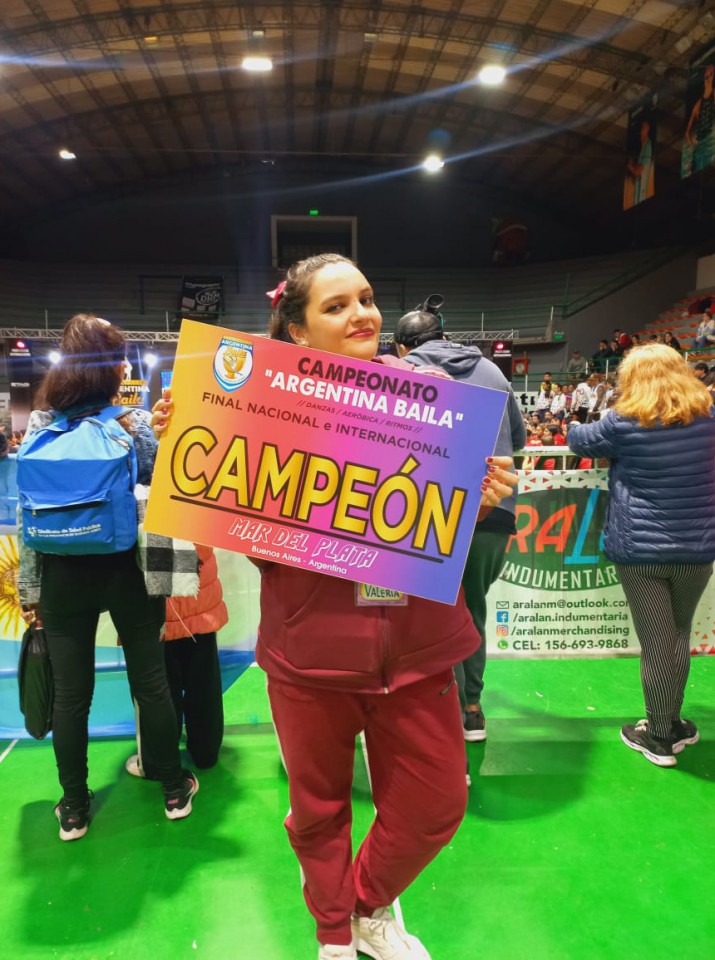 Delegacin de Caleta Olivia rumbo al mundial de danza urbana en Punta Cana