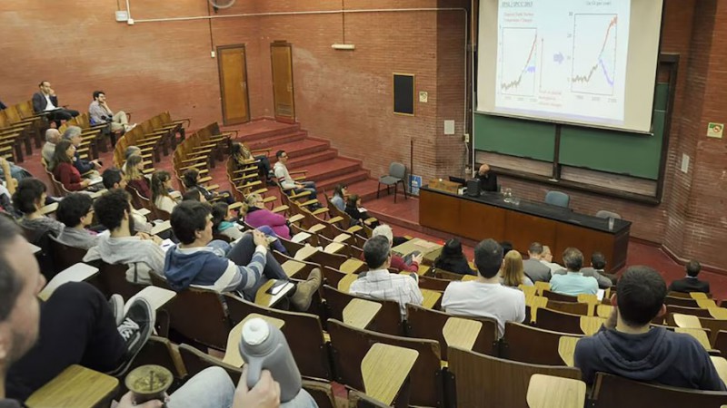 Cmo ser el cobro de la salud en el pas, que ya aplica Santa Cruz, y la universidad a los extranjeros no residentes