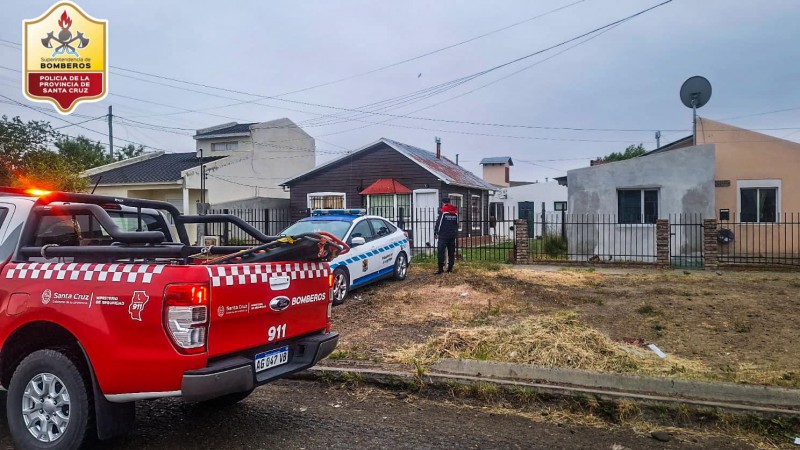 Policia de Santa Cruz debi asistir y rescatar a hombre de la tercera edad que estaba inmovilizado