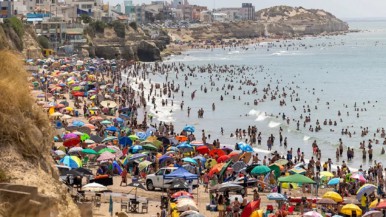 Verano en Las Grutas: cómo elegir la mejor "bajada" en la playa