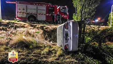 Encontraron un auto volcado y abandonado en El Calafate