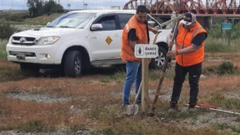 Ro Gallegos: colocaron carteles de sealizacin para la Peregrinacin a la Virgen de Ger Aike