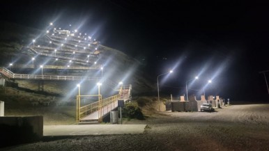 A horas de una nueva peregrinación en Río Gallegos, mejoraron la iluminación del camino a la Virgen de Güer Aike 