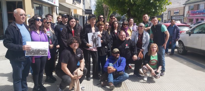 Isabel Soto, la hija del lder de La Patagonia Rebelde, recre la imagen que inmortaliz a su padre