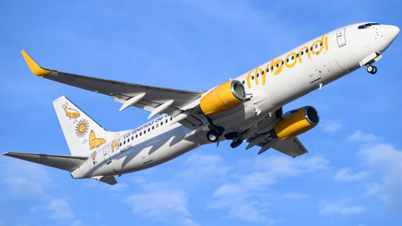 El Gobierno nacional analiza suspender a Flybondi: se estima que este mes la low cost reprogramar el 45% de sus vuelos