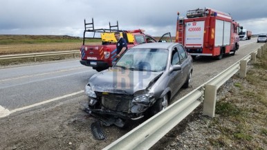 Un joven conductor impactó contra un guardarrail de la ruta 3 tras despistarse por la alta velocidad