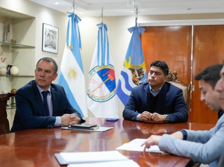 Claudio Vidal junto a Daniel lvarez. Foto: Gobierno.&nbsp;