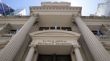 La medida del Banco Central que impedirá hacer uso de tarjetas de débito y crédito a "Contribuyentes No Confiables"