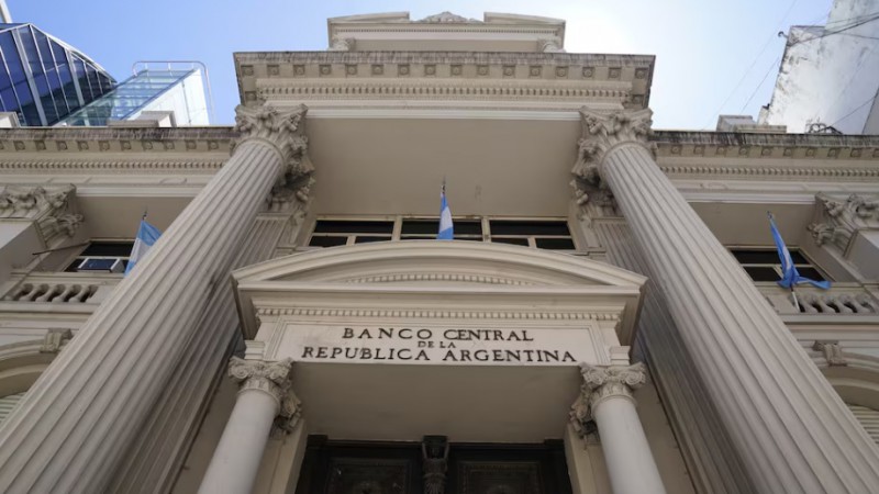 La medida del Banco Central que impedir hacer uso de tarjetas de dbito y crdito a "Contribuyentes No Confiables"