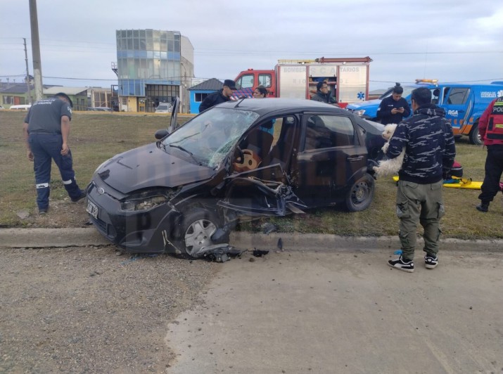 Choque seguido de vuelco con un saldo de dos personas trasladadas al hospital