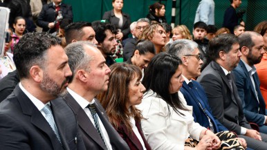 Sin la presencia de Grasso, Robles cerró el acto por el aniversario de Río Gallegos y pidió dejar "los egos" para trabajar "por la gente" 