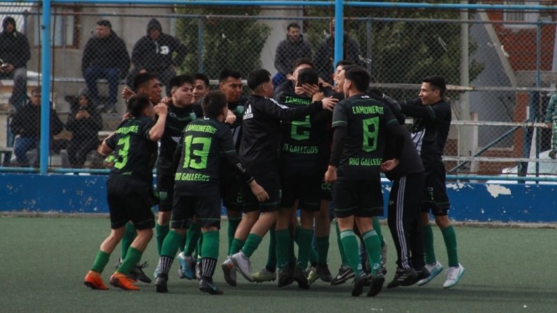 Camioneros celebra el campeonato. Foto: Liga Barrial RG