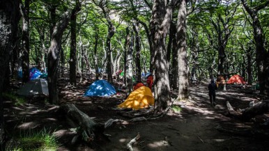 Dejaron de ser gratis los campings del Parque Nacional Los Glaciares en El Chaltén: cuánto sale usarlos  