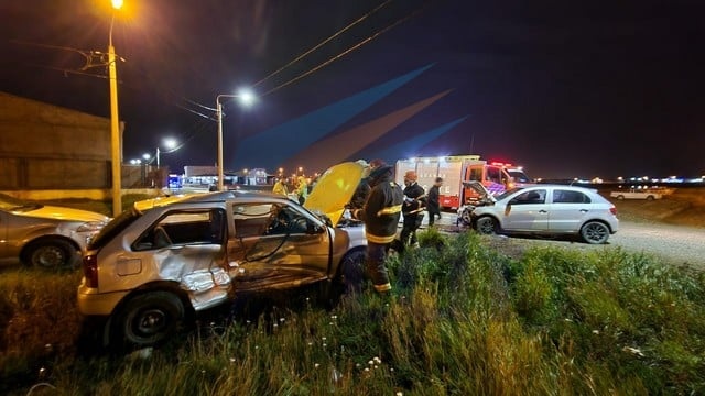 Importantes daos y heridos deja violento choque en la noche de domingo