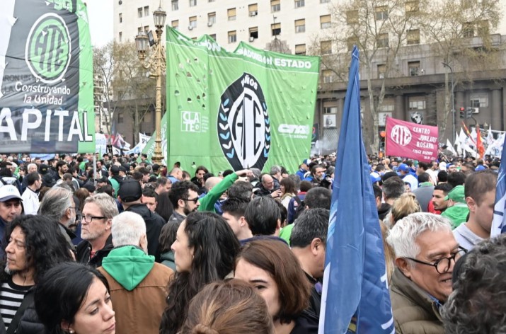 Alertan por los casi 50.000 contratos de estatales nacionales que vencen en diciembre y preocupa otra ola de despidos masivos