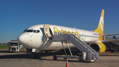 Flybondi fue cuestionado por las reprogramaciones de vuelos 