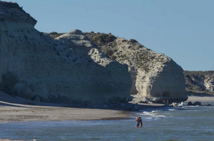 Vacaciones en Las Grutas: cinco playas alejadas del tumulto