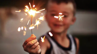 Le explotó un petardo en la cara a un nene de 9 años y ahora lucha por su vida