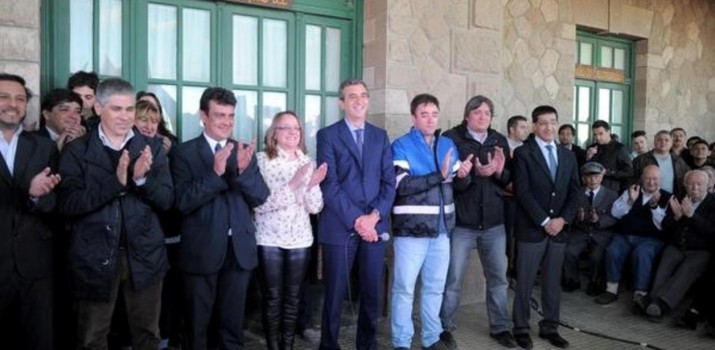 Alicia y Mximo Kirchner junto a Randazzo al inaugurar el tren en plena campaa en 2015. Foto: Clarn