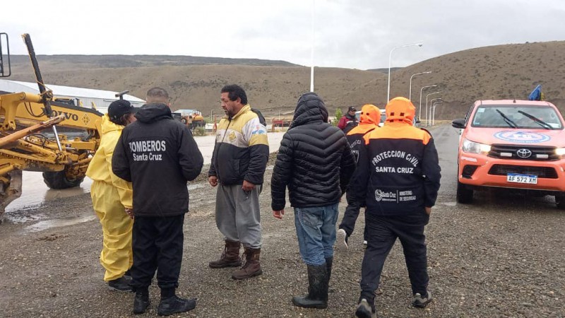 Autoridades provinciales llegaron a Gobernador Gregores para reforzar operativos ante las intensas lluvias