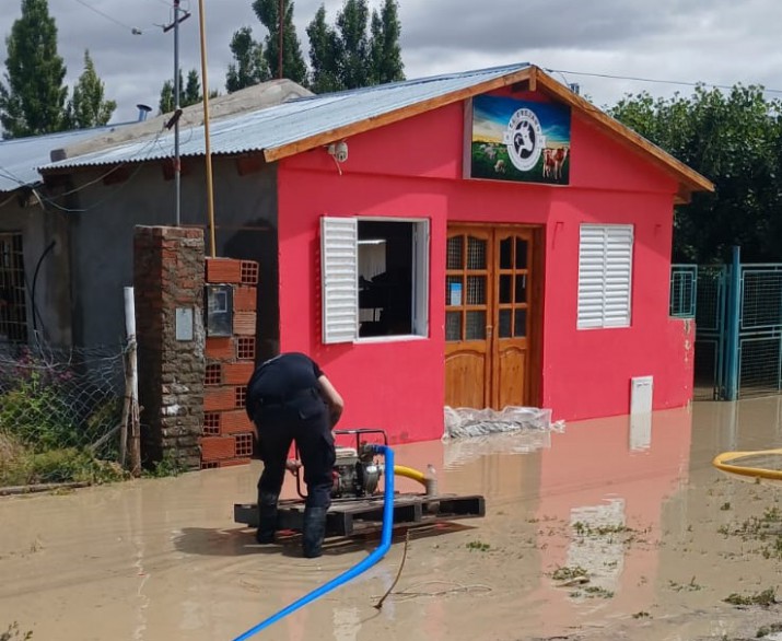 Gobernador Gregores: Ao Nuevo con intensas lluvias, inundaciones y operativos de emergencia