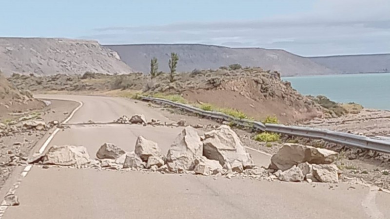 Las lluvias intensas provocaron derrumbes en la zona de Punta Quilla en Puerto Santa Cruz 