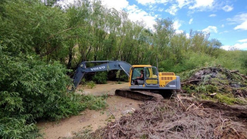  Realizan tareas preventivas para evitar nuevas inundaciones en Gobernador Gregores