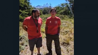 Los brigadistas Leo Manríquez (Lanín) y Andrea Torres (Los Glaciares) 