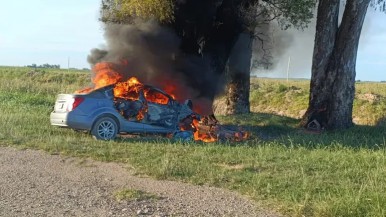 De terror: degolló a su pareja y luego se quitó la vida chocando contra un árbol