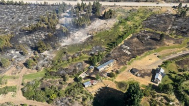 El fuego se desató en la zona de Los Cipreses 