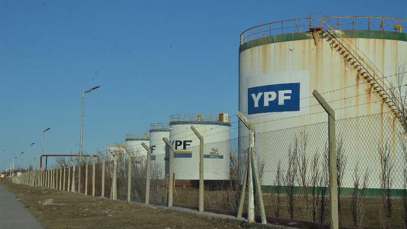 Retiro de YPF de Santa Cruz: cules seran las empresas que se quedaran con las reas petroleras  