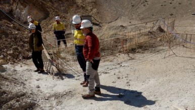 Desde provincia enviaron al equipo tras el incidente en la mina 