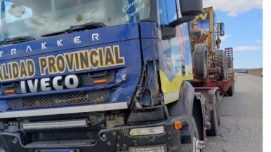 Un guanaco provoca un accidente entre un camión y una camioneta en la Ruta 3